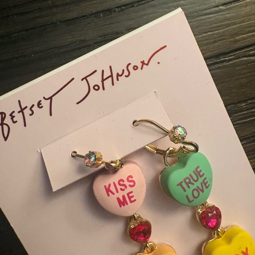 NEW Betsey Johnson Candy Heart Drop Earrings - Picture 3 of 3